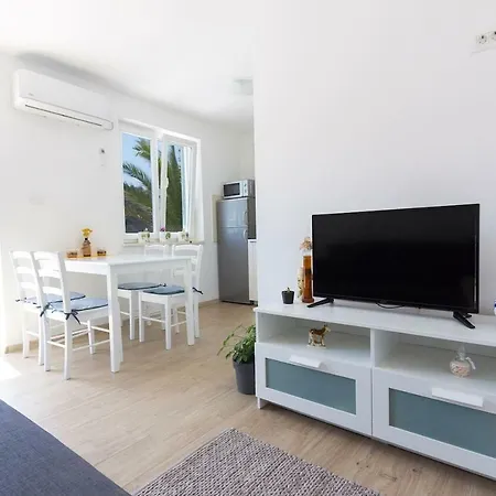 Apartment Modern Seafront D&Co 4-Star **** Apartment