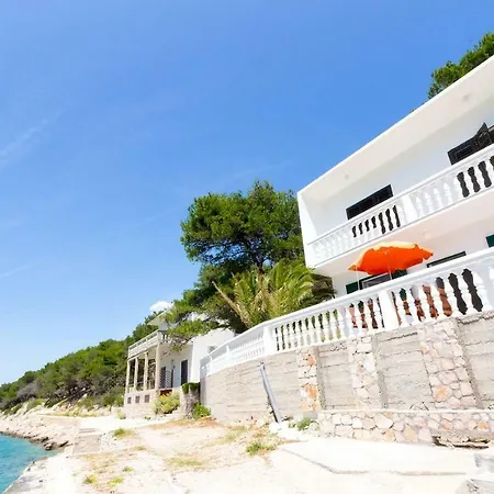 Apartment Modern Seafront D&Co 4-Star **** Apartment Zirje
