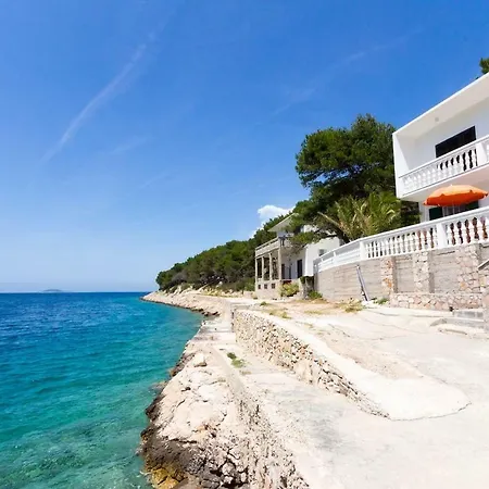 Modern Seafront D&Co 4-Star **** Apartment Zirje